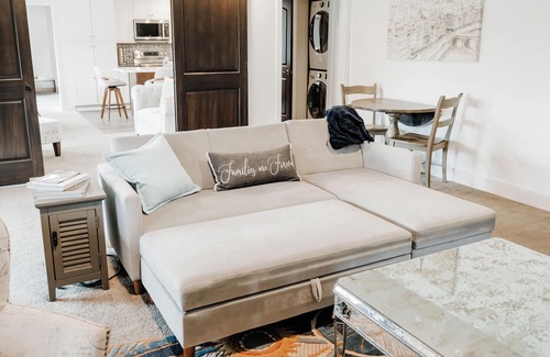 Hockinson Apartment | Tranquil 2-Bedroom Apartment with Pool and Ocean View