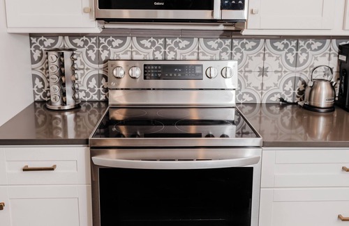 Hockinson Apartment | Tranquil 2-Bedroom Apartment with Pool and Ocean View