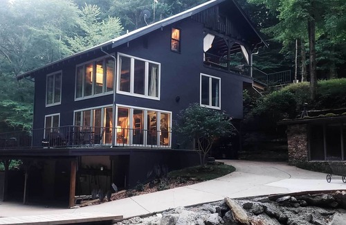 Hickman Apartment | Inviting Waterfall Suite: Private Loft Retreat in Lyles