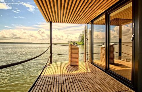 Plaue Boat Rental | Remarkable Waterfront Loft with Family-Friendly Dining
