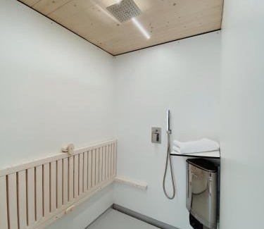 Plaue Boat Rental | Remarkable Waterfront Loft with Family-Friendly Dining