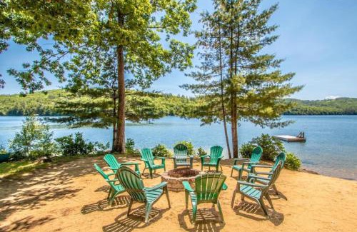 Holderness House | Waterfront 1-Bedroom Retreat with Private Deck Escape