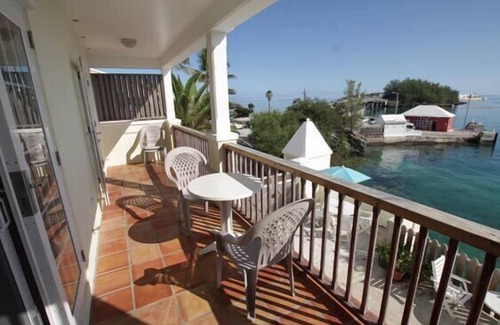 Somerset Village Cottage | Waterfront 2 Bedroom Cottage with Private Beach Access