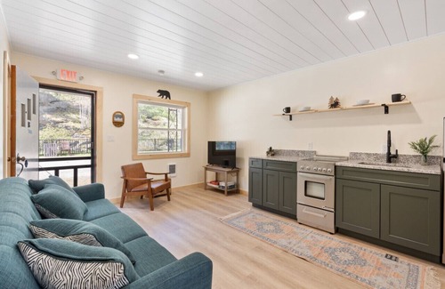 Holderness House | Waterfront 2 Bed Suite with Ocean Views & Perfect Rating