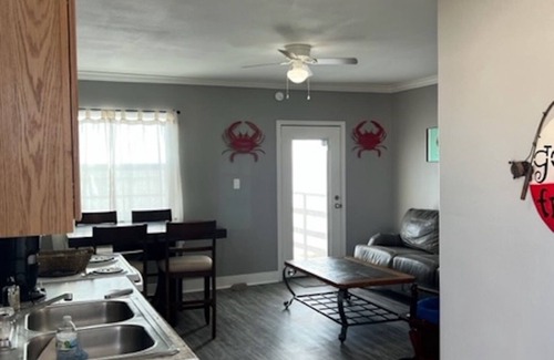 Aransas Pass Cabin | Waterfront 2 Bedroom Cabin @ Fin and Feather Marina
