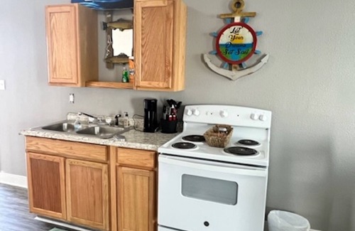 Aransas Pass Cabin | Waterfront 2 Bedroom Cabin @ Fin and Feather Marina