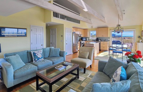 North Truro Cottage | Beachfront 2BD Cottage: Guest Rated 10/10, Ocean View & Deck