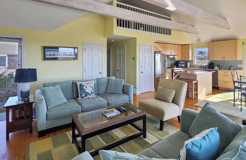 North Truro Cottage | Beachfront 2BD Cottage: Guest Rated 10/10, Ocean View & Deck