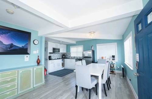 Crystal Beach House | Cozy Waterfront 2BR Loft with Spectacular Sunset Views