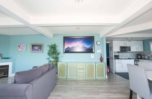 Crystal Beach House | Cozy Waterfront 2BR Loft with Spectacular Sunset Views
