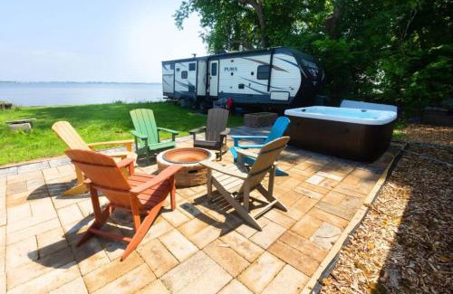 Spring Grove House | Waterfront 2BR Nautical Cottage on Grass Lake Hot Tub, Firepit, Year Round Fun