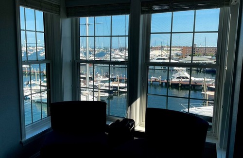 Fifth Ward Condo | Waterfront 3B 3B on Newport Harbor and Thames St. nJuly 18-25