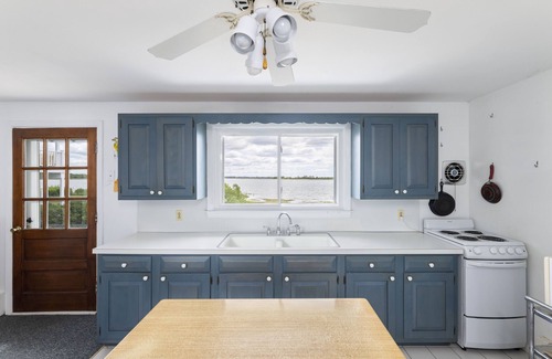 Misquamicut Cottage | Inviting Waterfront 4 BR House - Renovation & 2024 Dates Coming
