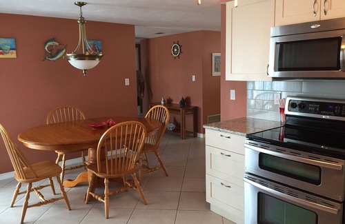 Flor-a-mar House | Waterfront Retreat with Hot Tub & Ocean Views - 10/10 Rated
