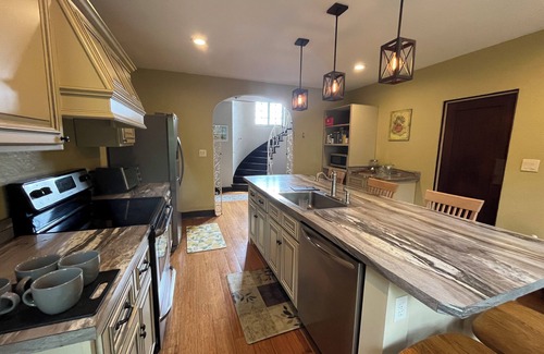Newtonville House | Waterfront 5-bedroom house in terrific Newtonville