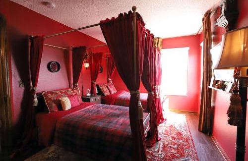 Lake Berkley House | Waterfront 6-Bedroom Wizarding Villa in Lake Berkley Near Universal Studio's Harry Potter