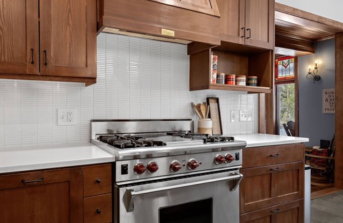 Essex County House | Discover Lux Lodge: 10/10 Rated Near Gore Skiing & More