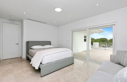 Key Biscayne Villa | Waterfront 6BR House with Dock, Pool & Ocean Views