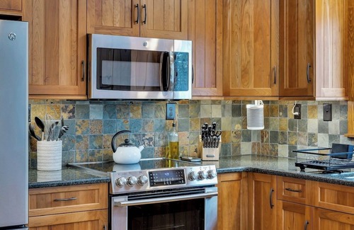 Corinth Cabin | Beautiful Waterfront ADK Cabin Escape - 10/10 Guest Rated