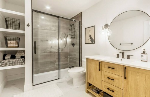 Collingwood Cottage | Waterfront All-Seasons Cottage near Blue Mountain - Sleeps 10
