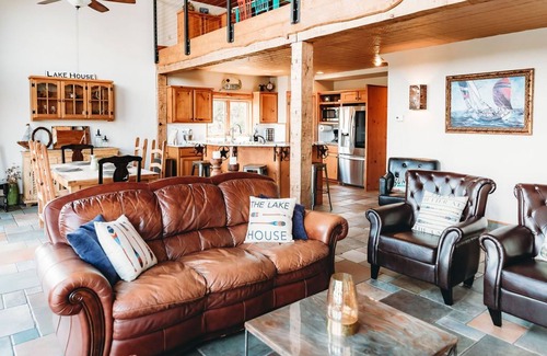 Lakewood Estates House | Lake Travis Getaway: Pet-Friendly with Breathtaking Views