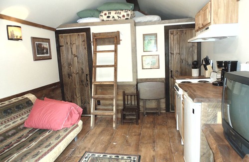 Warrensburg Cabin | Waterfront Retreat with Spa & Ocean Views for Every Guest