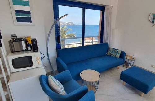 Le Trayas Apartment | Scenic Waterfront Apartment with Pool and Ocean View
