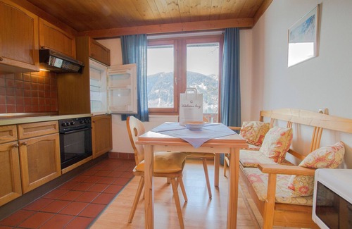Zell am See Apartment | Waterfront Apartment 4: Family-Friendly Retreat with Breakfast
