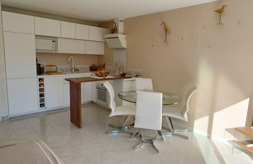 Le Trayas Apartment | Waterfront Apartment with Sea View, Pool & Terrace Garden