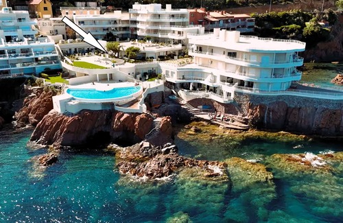 Le Trayas Apartment | Waterfront Apartment with Sea View, Pool & Terrace Garden