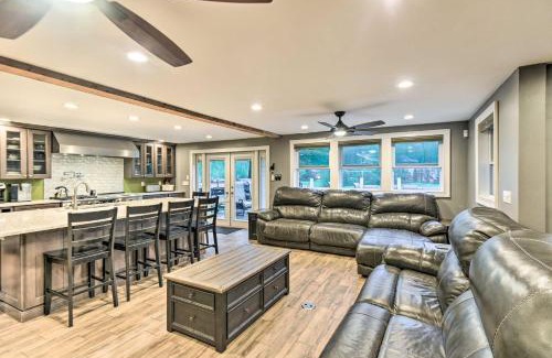 Ashland House | Waterfront Ashland Home Near Downtown with Hot Tub Access