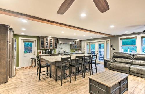 Ashland House | Waterfront Ashland Home Near Downtown with Hot Tub Access