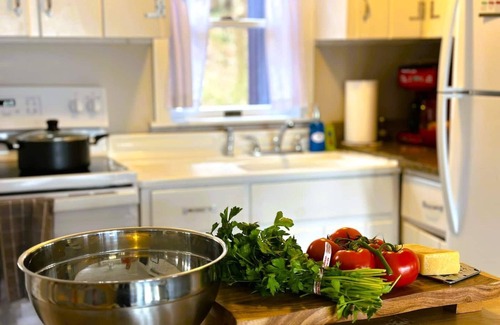 Eastham Cottage | Captivating Waterfront Retreat at The Velvet Crab - Pet Friendly