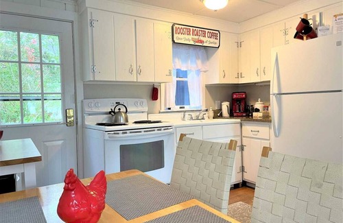 Eastham Cottage | Captivating Waterfront Retreat at The Velvet Crab - Pet Friendly