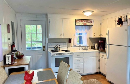 Eastham Cottage | Captivating Waterfront Retreat at The Velvet Crab - Pet Friendly