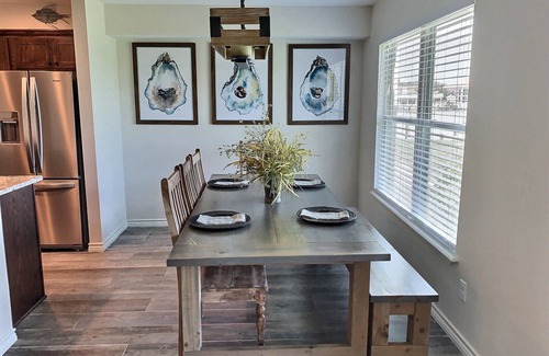 Harbor Oaks Condo | Idyllic Waterfront Bayhouse with Pools and Boat Slip