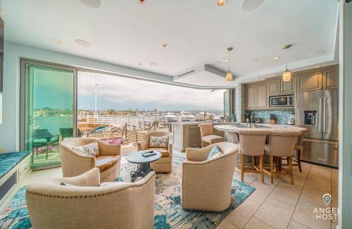 Balboa Peninsula House | Relaxing Waterfront Beach House on Newport Bay with Hot Tub