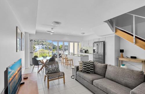 Nelly Bay Apartment | Oceanfront 'Beachside' Apartment with Pool & Spa Retreat