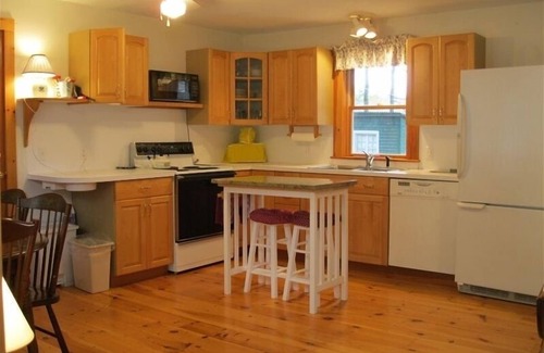 Bremen Cottage | Waterfront Retreat with Biscay Sunsets & Top Amenities