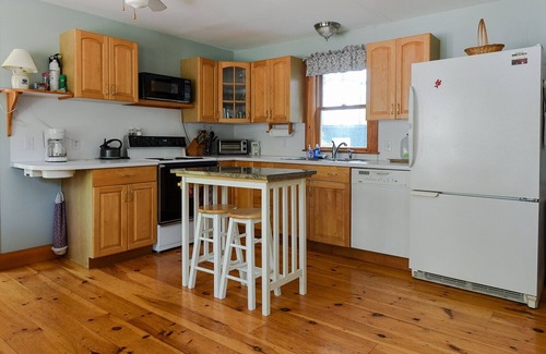Bremen Cottage | Waterfront Retreat with Biscay Sunsets & Top Amenities