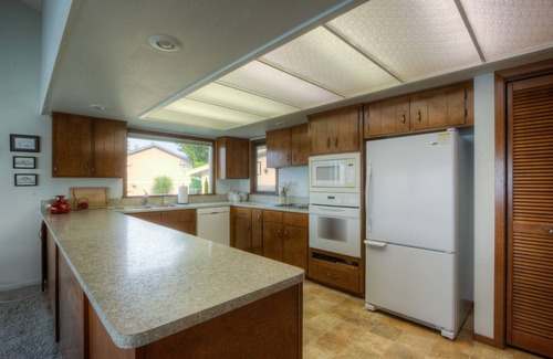 Gig Harbor House | Seaside Escape with Panoramic Views and Beach Access!