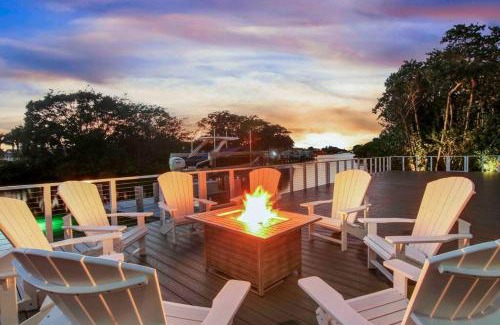 Florida North Atlantic Coast House | Scenic Waterfront Guesthouse with Boat Dock Amenities