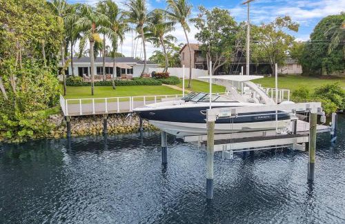 Florida North Atlantic Coast House | Scenic Waterfront Guesthouse with Boat Dock Amenities