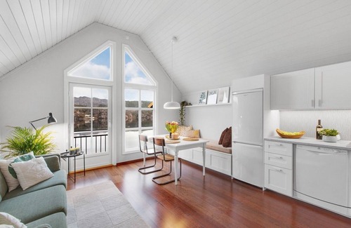 Sund Cabin | Picturesque Waterfront Cabin Near Bergen with Fjord Access