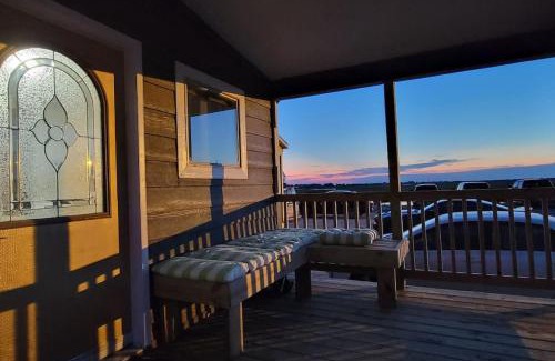 Port Lavaca Apartment | Waterfront Cabin Gator Den