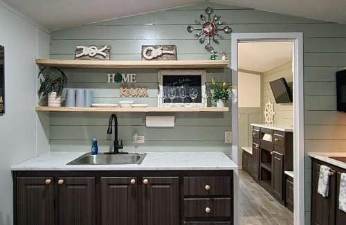 Port Lavaca Apartment | Waterfront Cabin Gator Den