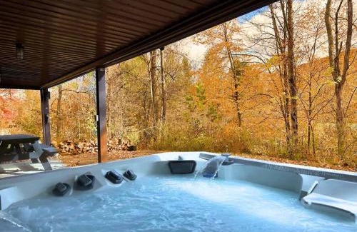 Tunkhannock House | WaterFront Cabin with Hot Tub, Kayaks & Fun Game Consoles