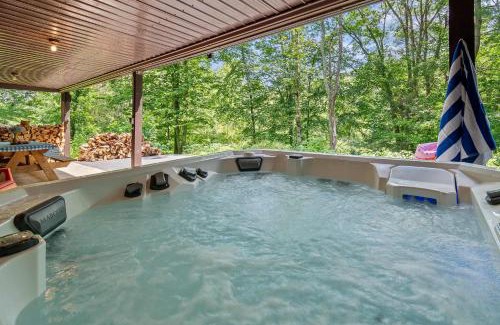 Tunkhannock House | WaterFront Cabin with Hot Tub, Kayaks & Fun Game Consoles