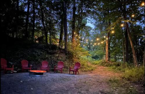 Tunkhannock House | WaterFront Cabin with Hot Tub, Kayaks & Fun Game Consoles