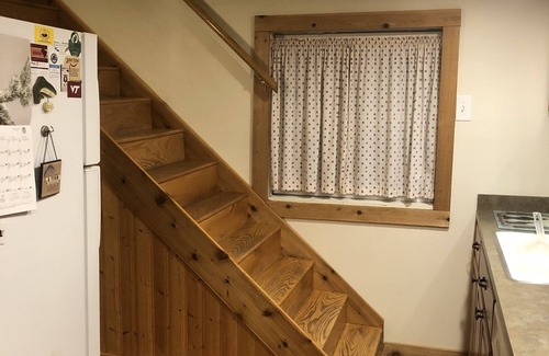 Draper Cabin | Pet-Friendly Waterfront Cabin Near Virginia Tech & Radford